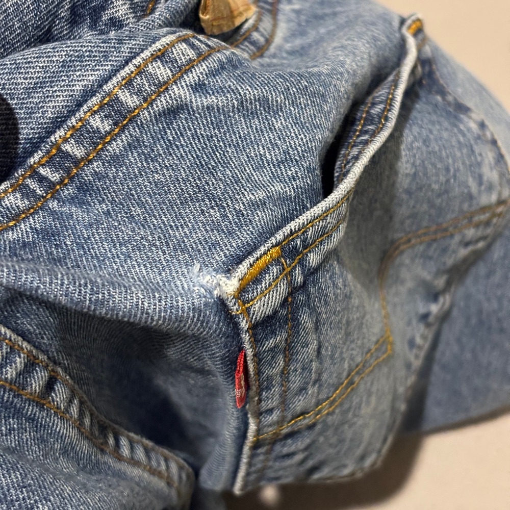 Levis 501 Men Original Fit Button Fly Straight Leg Blue Jeans 34x32 Medium Wash - Picture 11 of 12